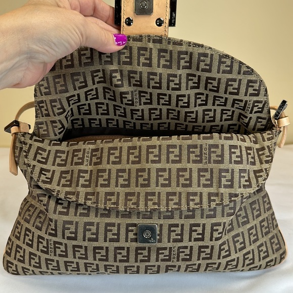 Fendi Zucca Mamma Baguette w/ Leather details - Picture 10 of 15